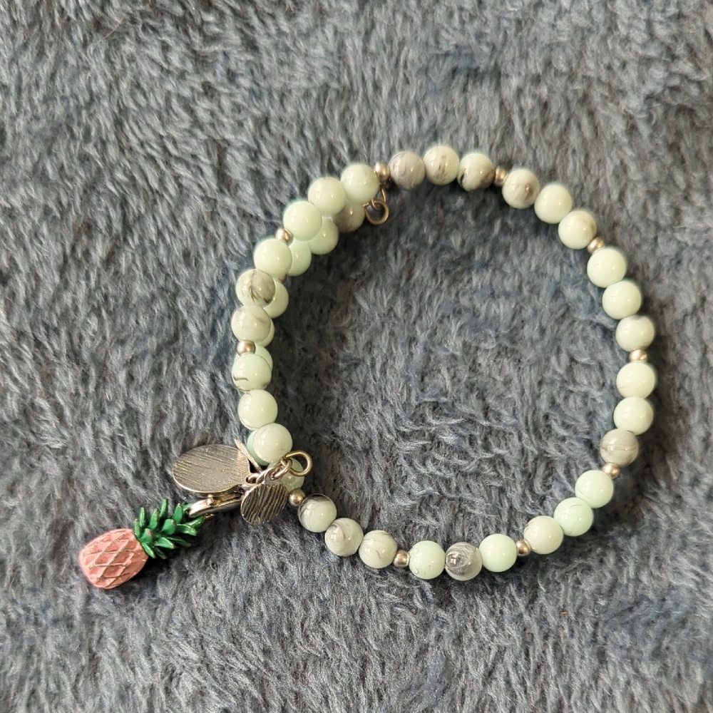 Thirty-One Green Beaded Bracelet with Pink Pineapple Charm